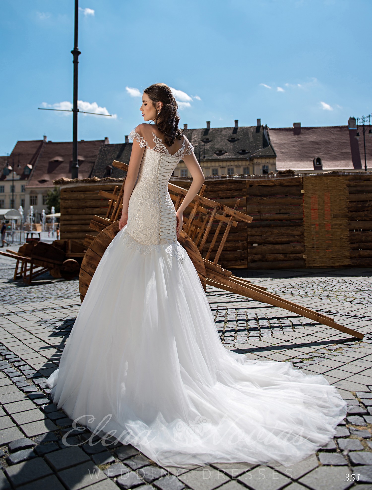 Свадебные платья "рыбка" со шлейфом от  Elena Novias оптом